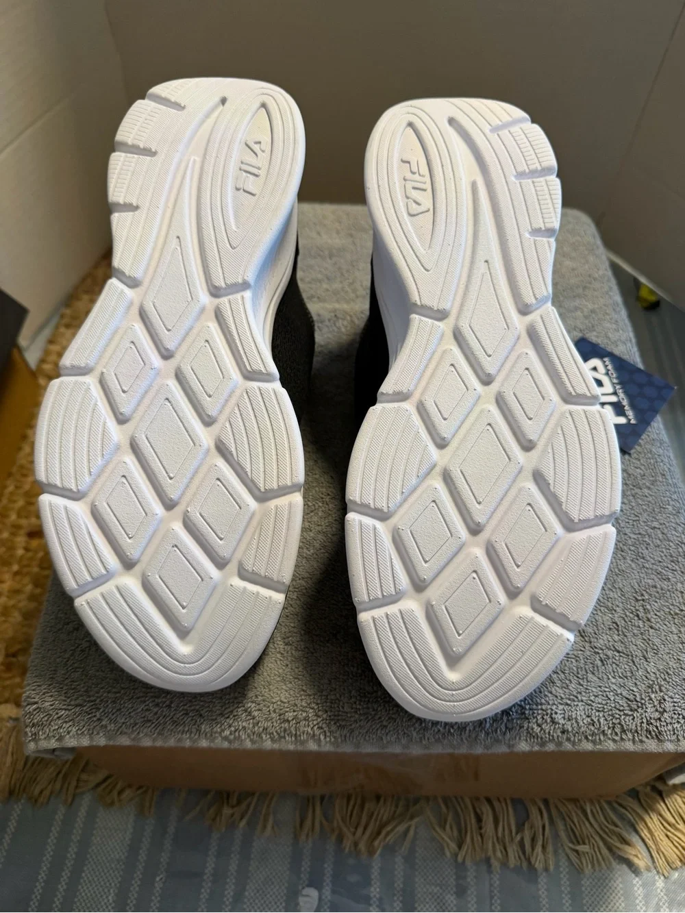 FILA Memory Skyway 3.0 Men's Running Shoes Size 8.5 NIB Black White